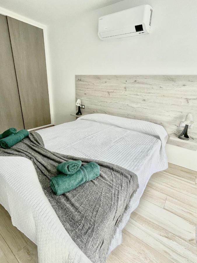 Island Suites Arona  Bagian luar foto