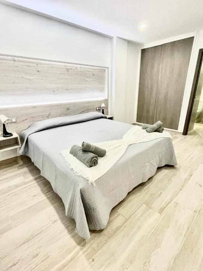 Island Suites Arona  Bagian luar foto