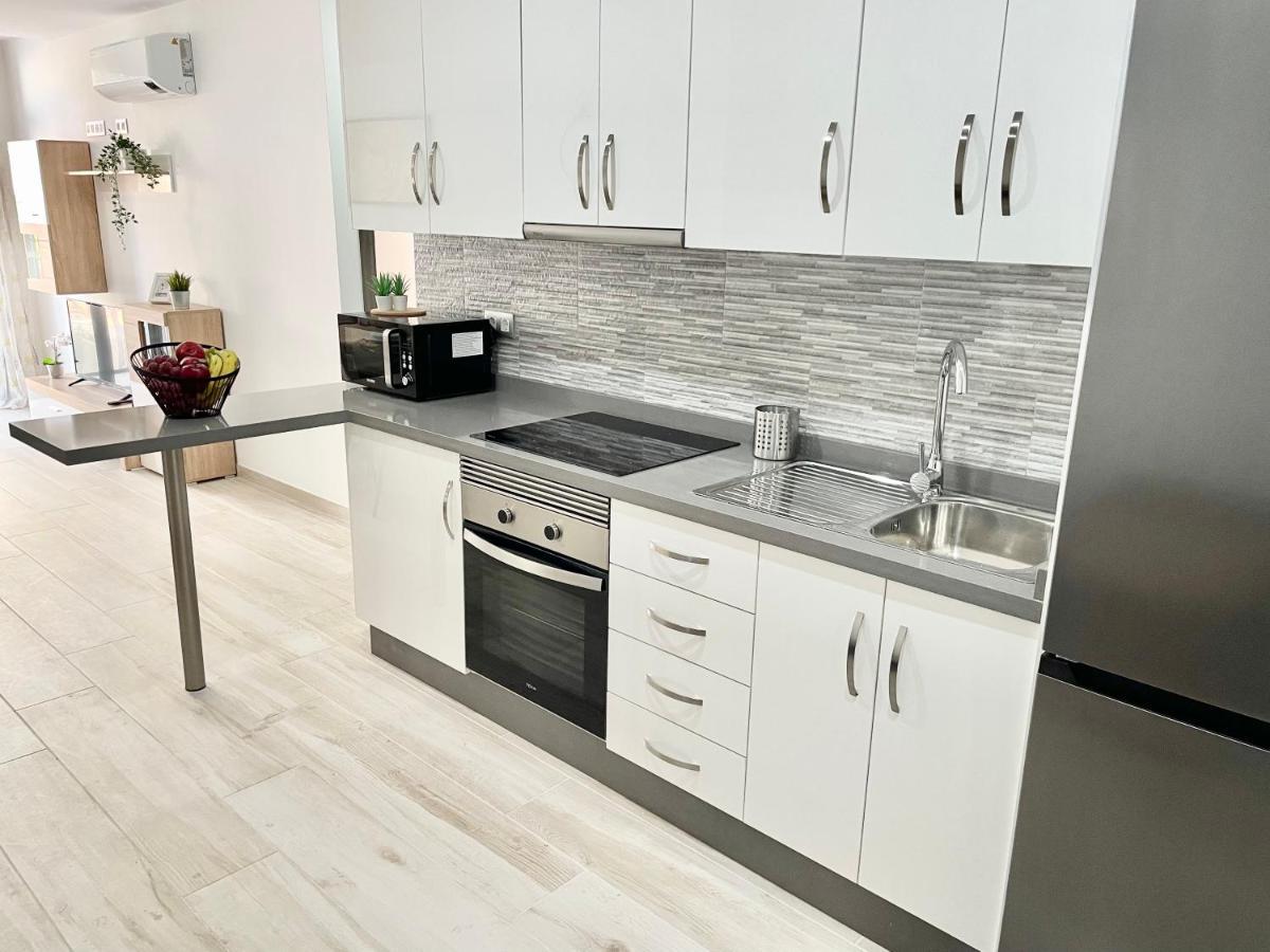 Island Suites Arona  Bagian luar foto