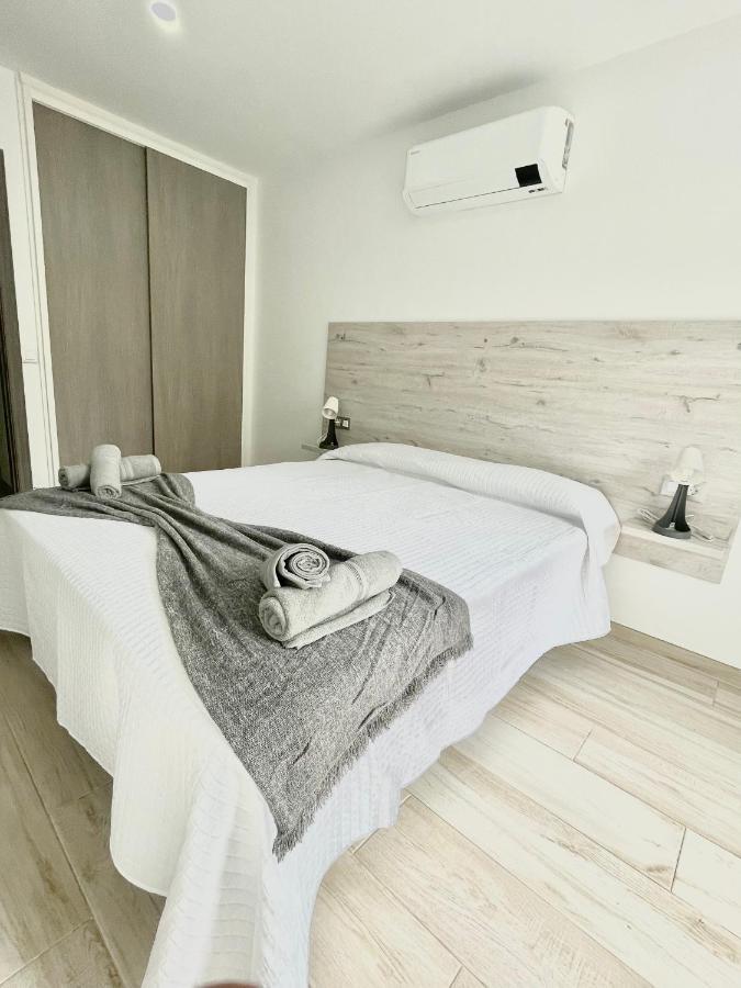Island Suites Arona  Bagian luar foto