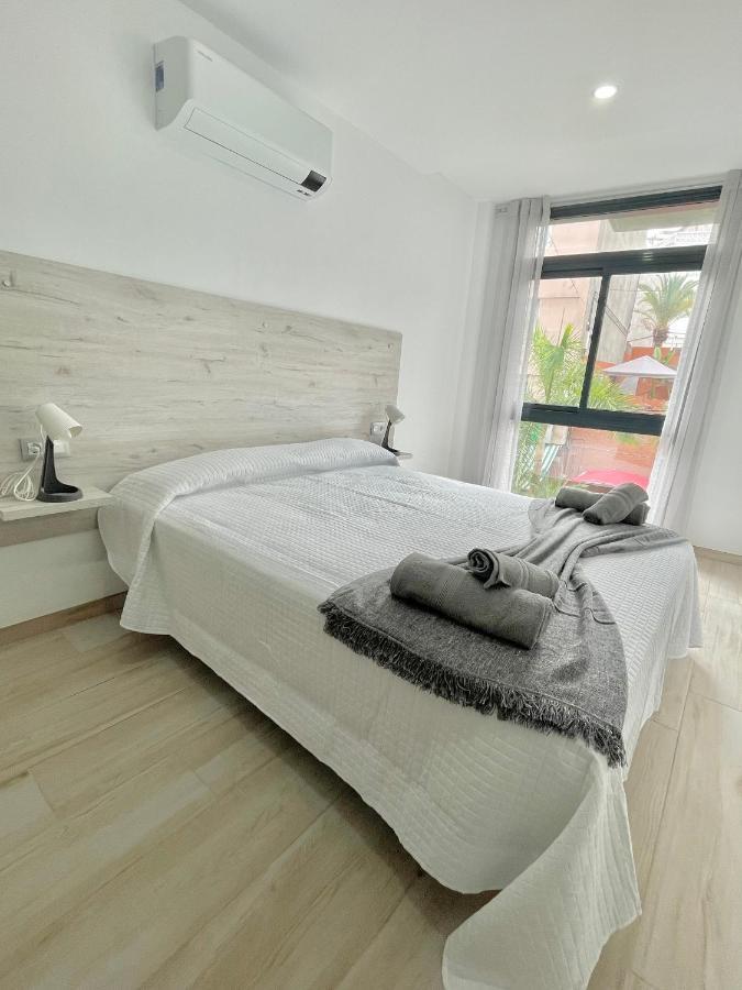Island Suites Arona  Bagian luar foto
